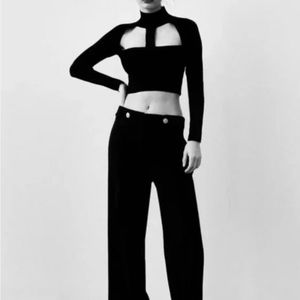 ZARA CUT OUT MOCK NECK BLACK KNIT CROP TOP LONG SLEEVES Size M